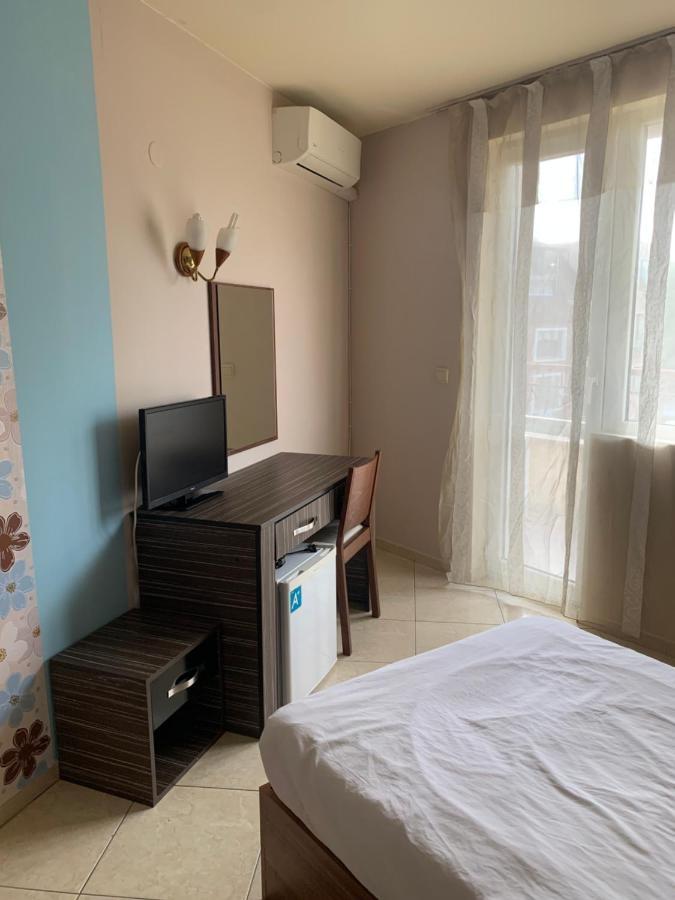 Семеен Хотел Брилянс - Family Hotel Brilliance Varna Esterno foto