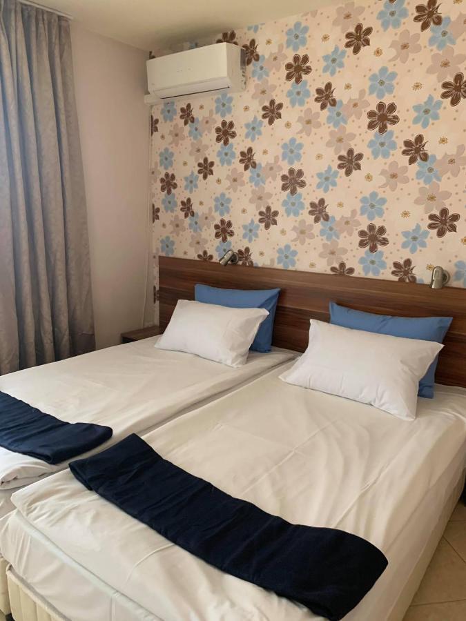 Семеен Хотел Брилянс - Family Hotel Brilliance Varna Esterno foto