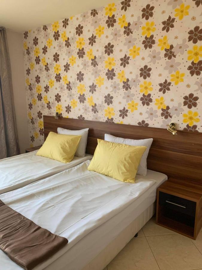 Семеен Хотел Брилянс - Family Hotel Brilliance Varna Esterno foto