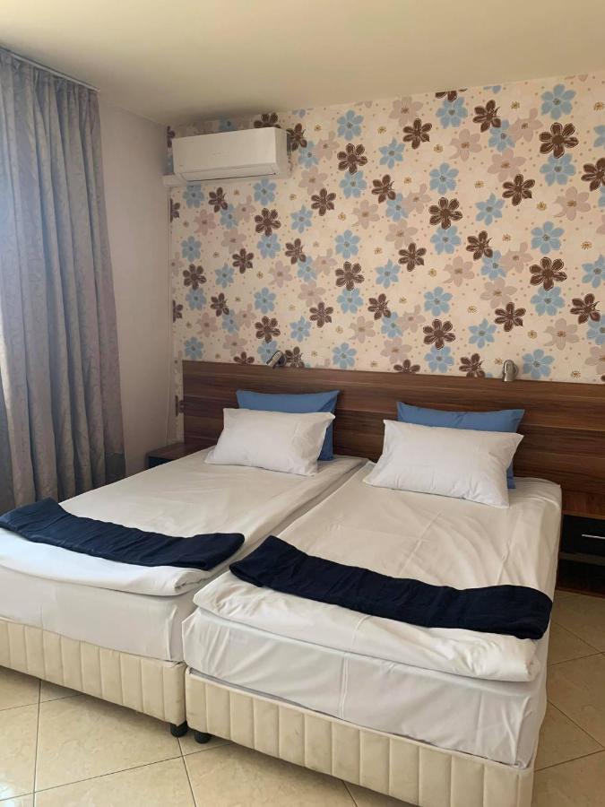 Семеен Хотел Брилянс - Family Hotel Brilliance Varna Esterno foto