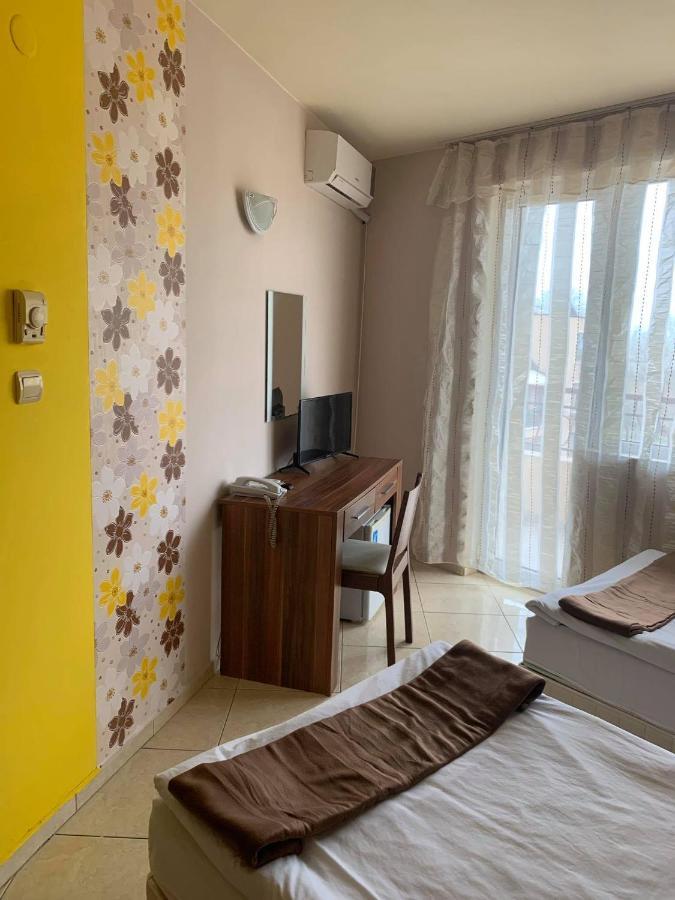 Семеен Хотел Брилянс - Family Hotel Brilliance Varna Esterno foto