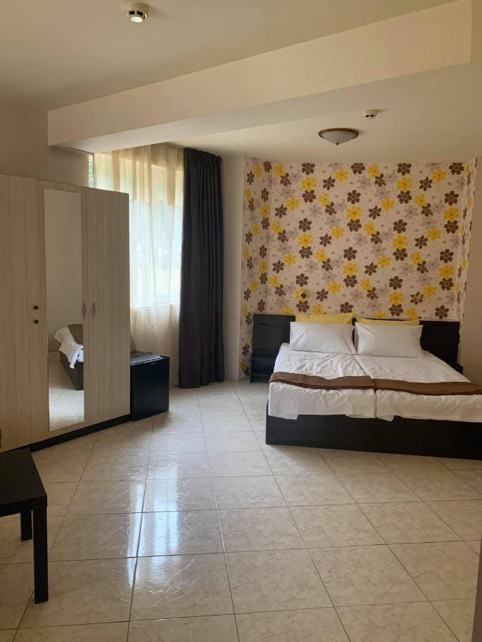 Семеен Хотел Брилянс - Family Hotel Brilliance Varna Esterno foto