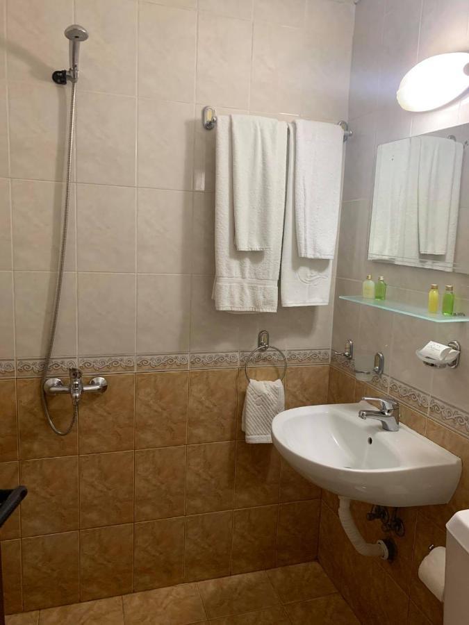 Семеен Хотел Брилянс - Family Hotel Brilliance Varna Esterno foto