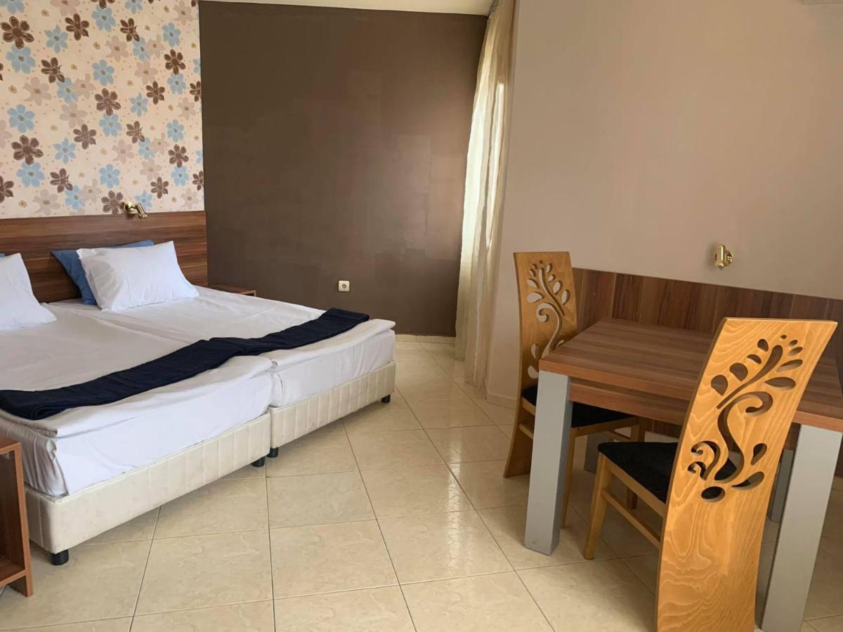Семеен Хотел Брилянс - Family Hotel Brilliance Varna Esterno foto