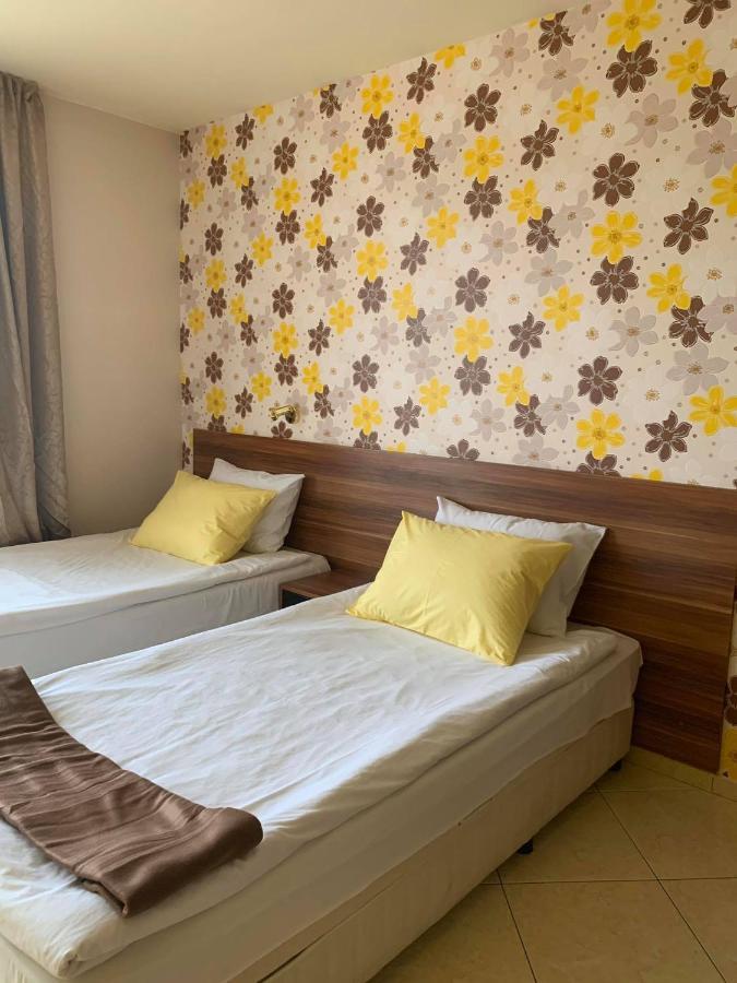 Семеен Хотел Брилянс - Family Hotel Brilliance Varna Esterno foto