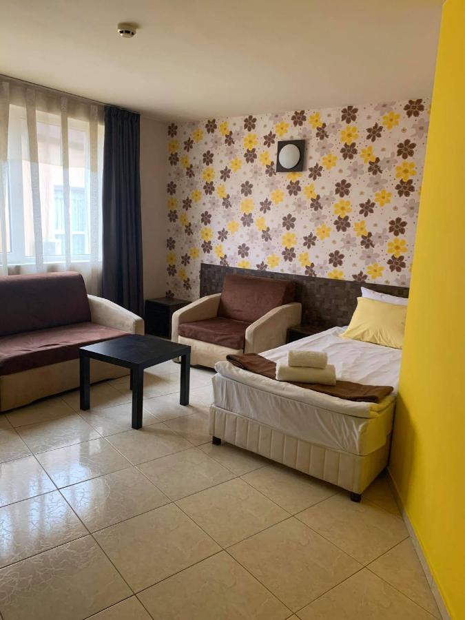 Семеен Хотел Брилянс - Family Hotel Brilliance Varna Esterno foto