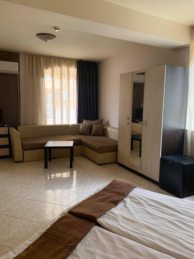 Семеен Хотел Брилянс - Family Hotel Brilliance Varna Esterno foto
