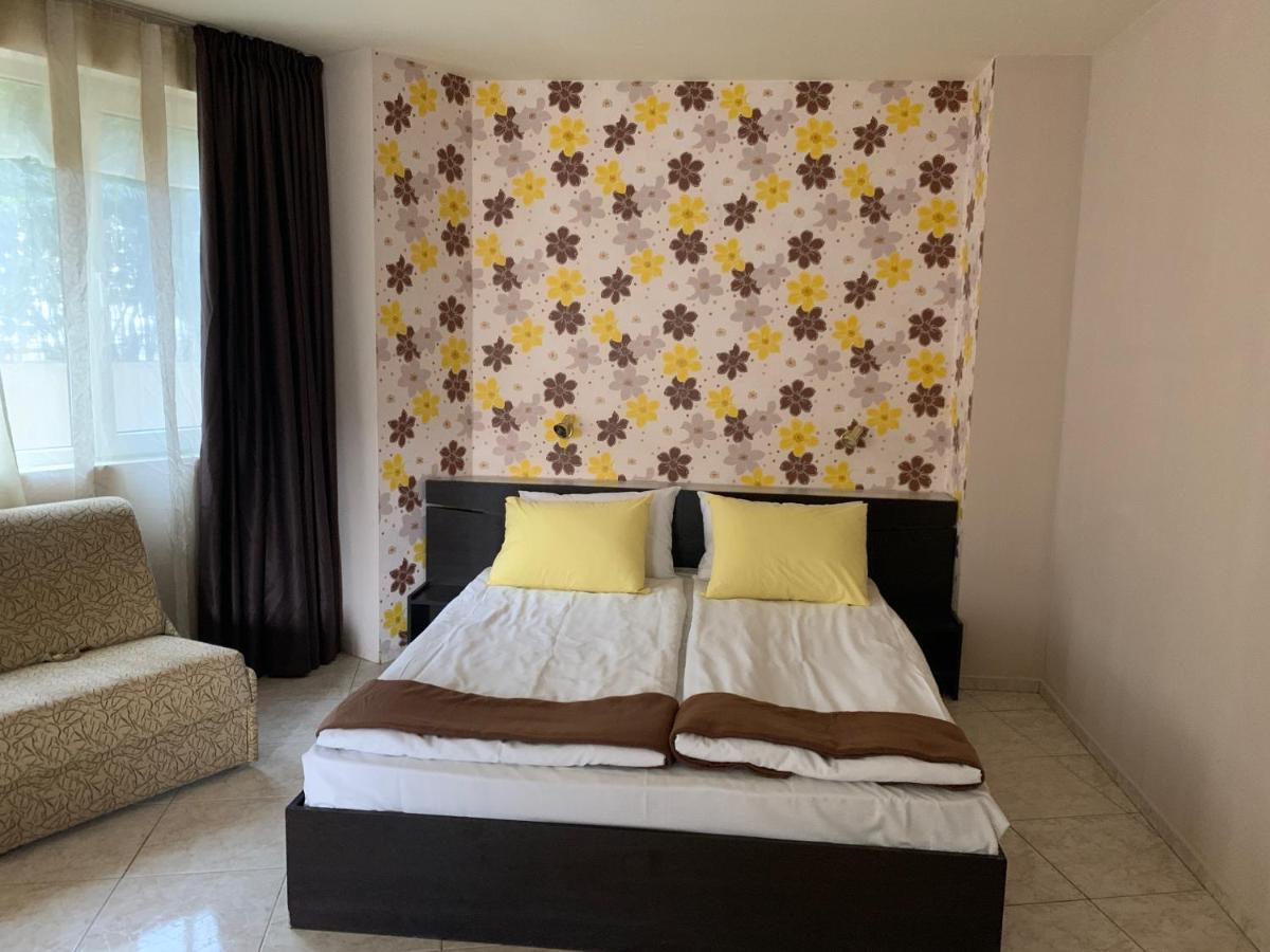 Семеен Хотел Брилянс - Family Hotel Brilliance Varna Esterno foto