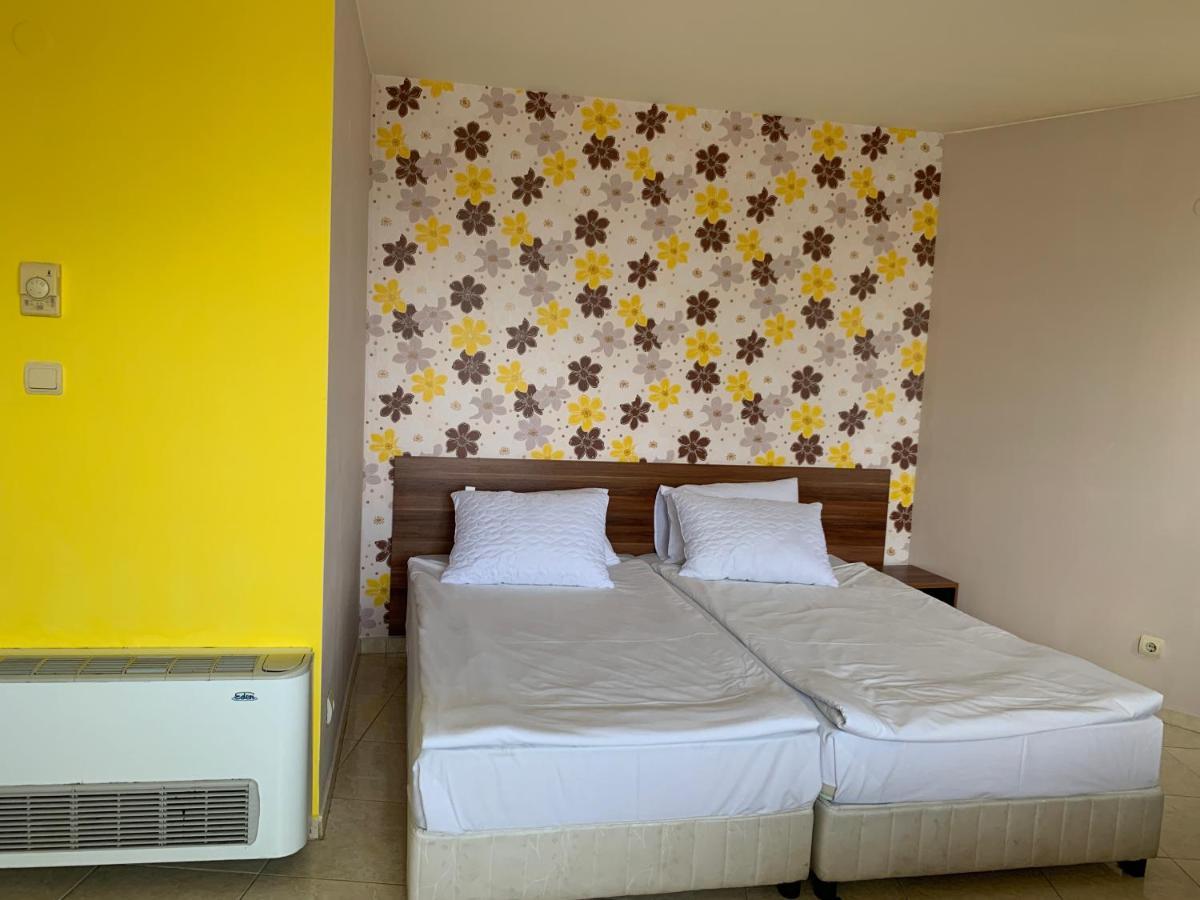 Семеен Хотел Брилянс - Family Hotel Brilliance Varna Esterno foto
